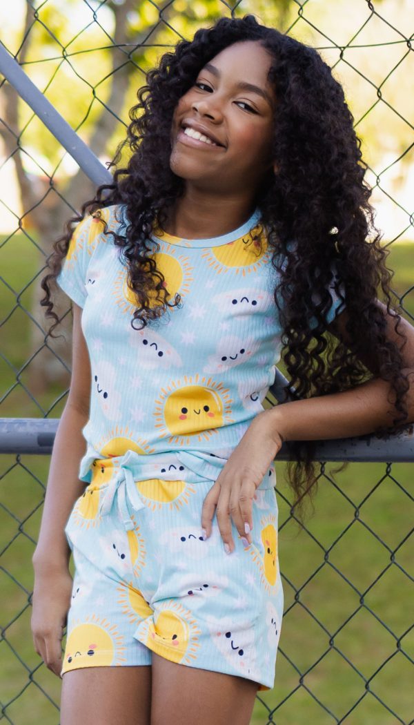 Conjunto Canelado De Blusa e Shorts Infantil Feminino Estampado De Nuvem e Sol