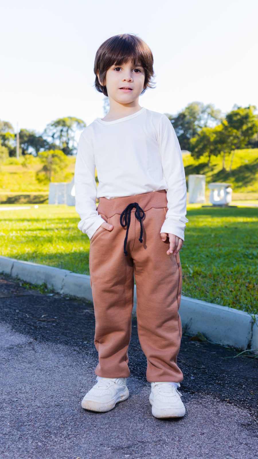 Calça De Moletom Infantil Peluciada Bege - Image 5