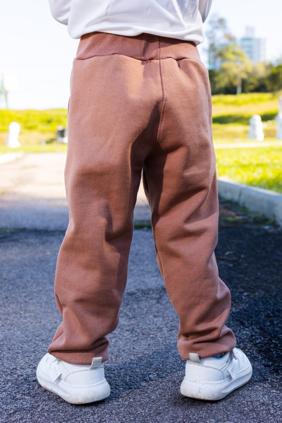 Calça De Moletom Infantil Peluciada Bege - Image 4
