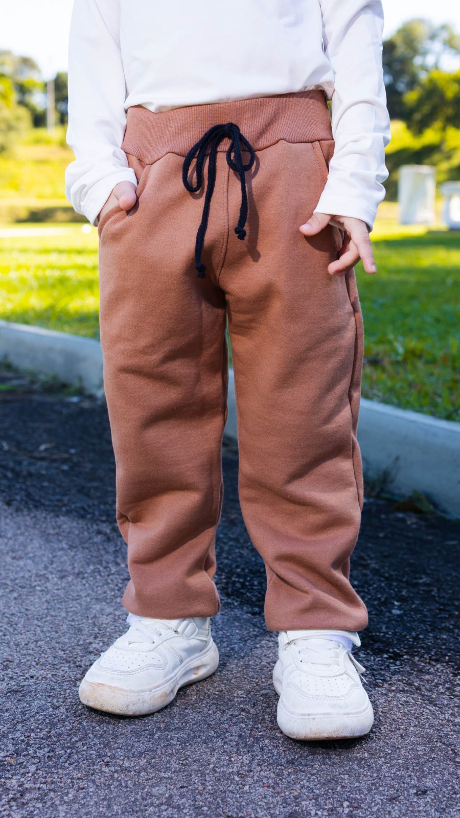 Calça De Moletom Infantil Peluciada Bege - Image 3