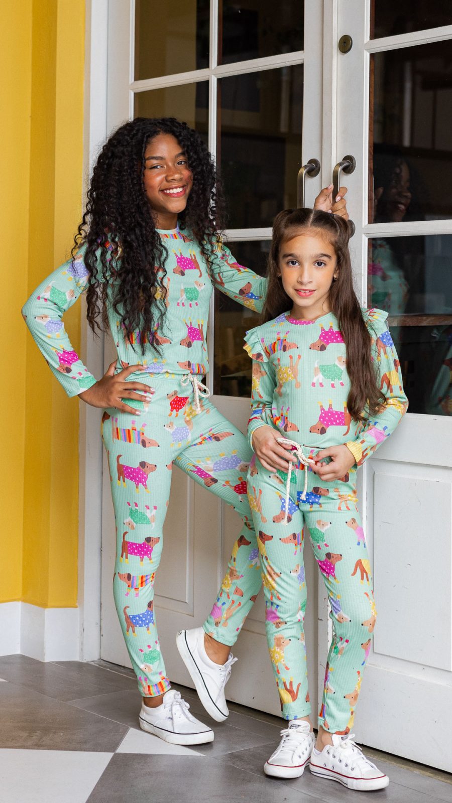 Conjunto Infantil Feminino Canelado De Blusa E Calça Estampado Cachorrinhos - Image 2