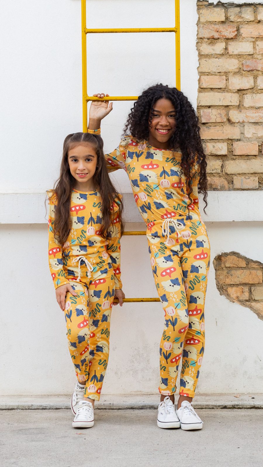 Conjunto Infantil Feminino Canelado De Blusa E Calça Estampado Gatinhos - Image 2