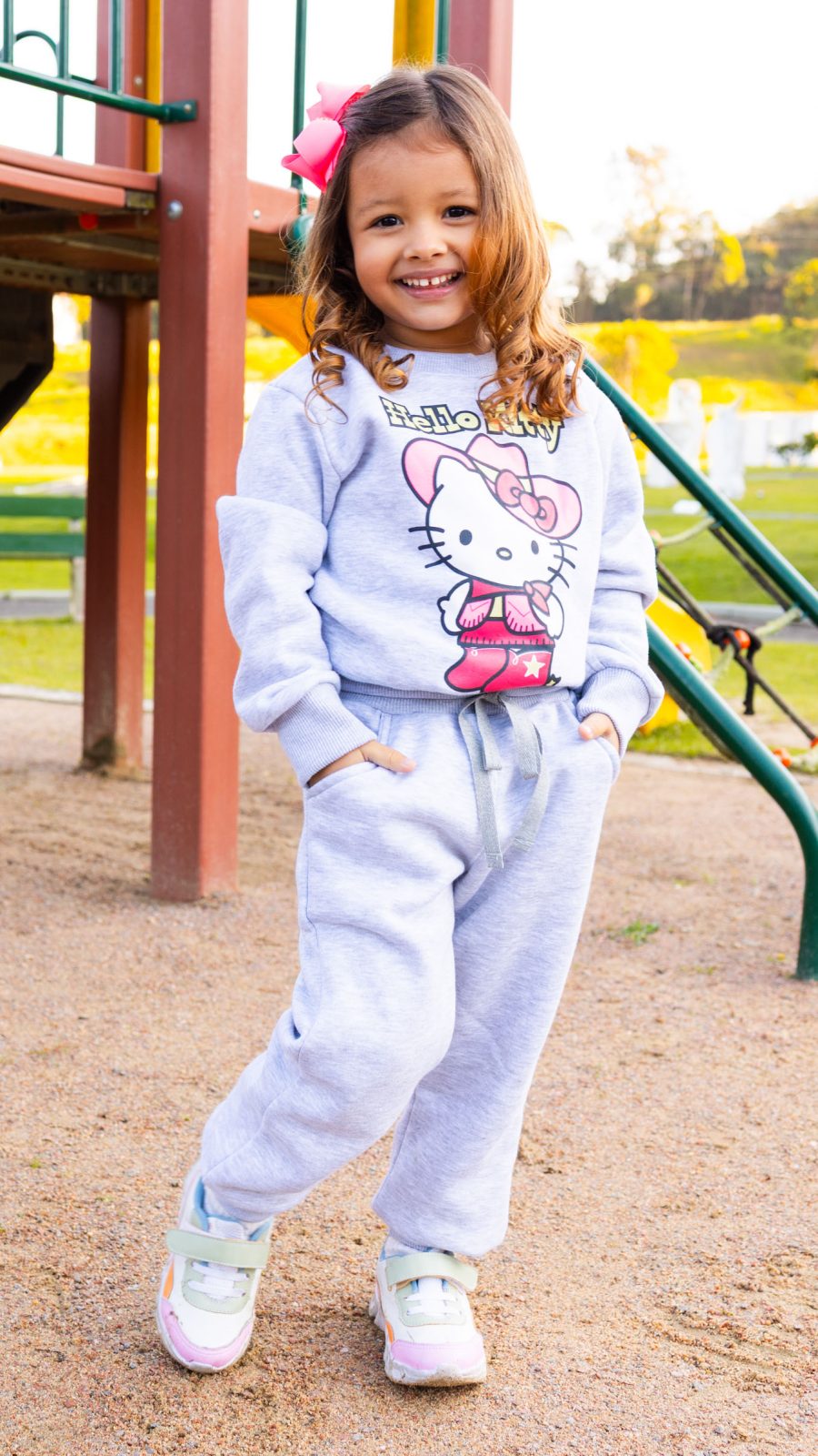 Conjunto De Moletom Infantil Feminino Com Estampa da Hello Kitty Boiadeira Cinza