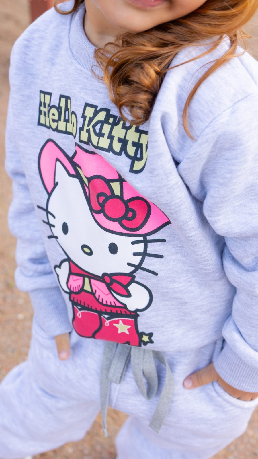 Conjunto De Moletom Infantil Feminino Com Estampa da Hello Kitty Boiadeira Cinza - Image 2