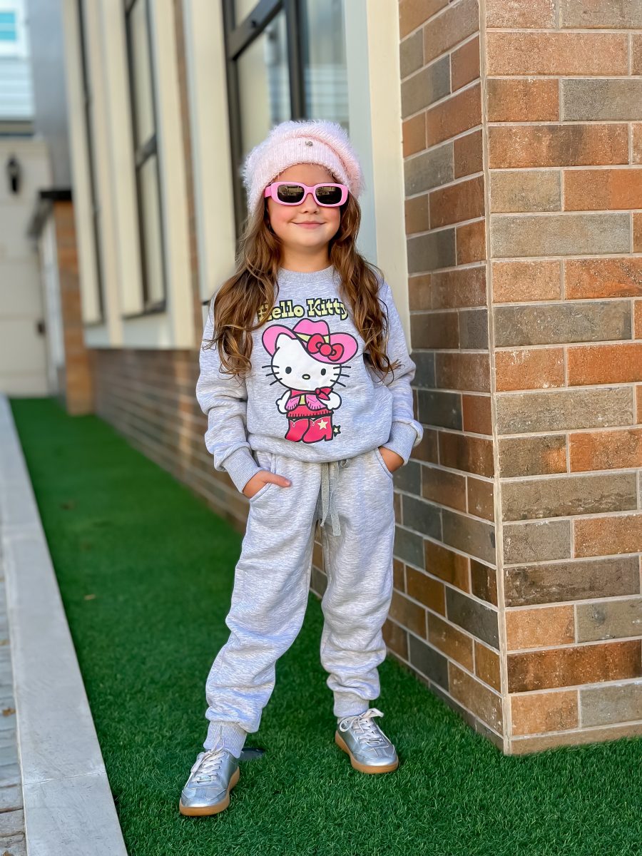 Conjunto De Moletom Infantil Feminino Com Estampa da Hello Kitty Boiadeira Cinza - Image 6