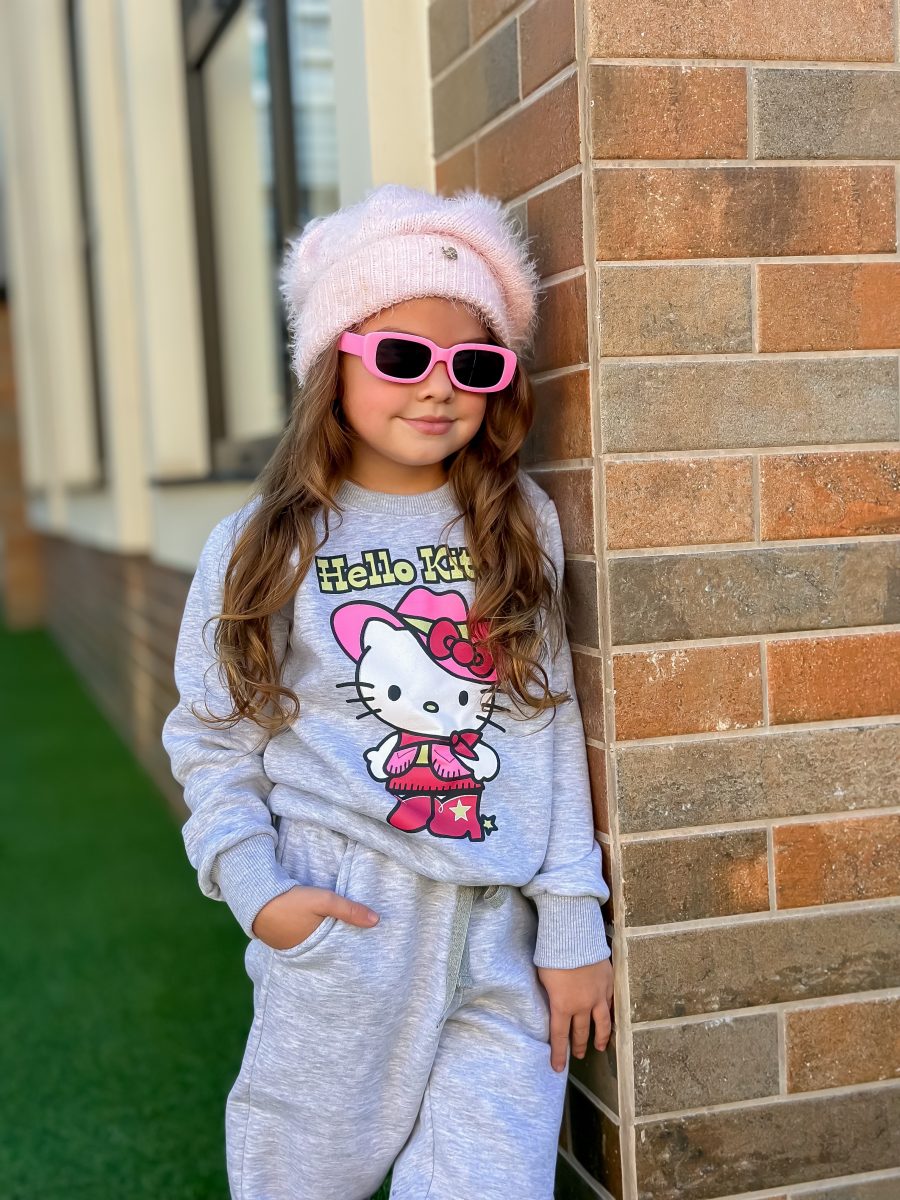 Conjunto De Moletom Infantil Feminino Com Estampa da Hello Kitty Boiadeira Cinza - Image 5