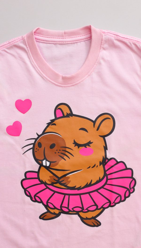 Camiseta Manga Longa Feminina Estampa Da Capivara Bailarina Rosa Claro